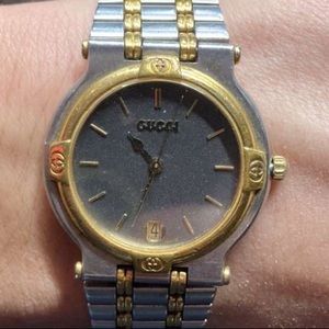 Vintage men’s Gucci watch but unisex in my opinion
